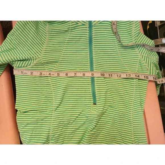 Lululemon Forthright Green Jacket 1/4 Zip size 4. - Picture 8 of 10